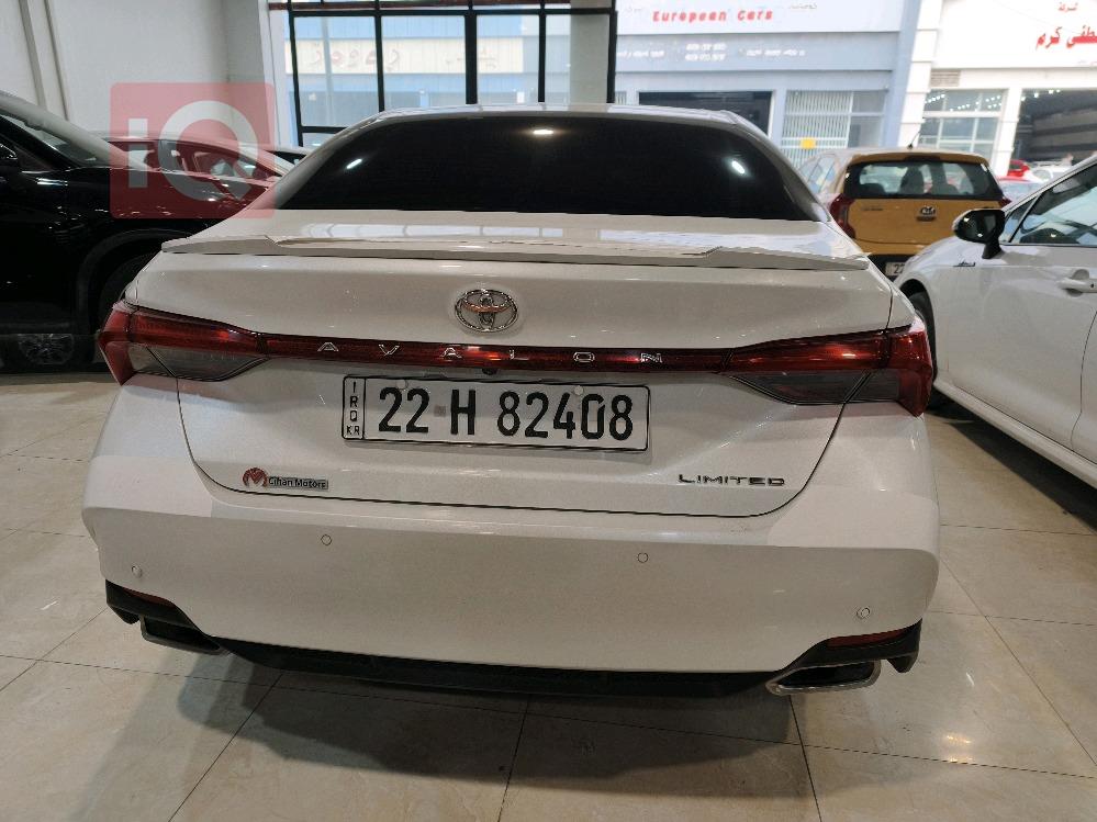 تويوتا أفالون